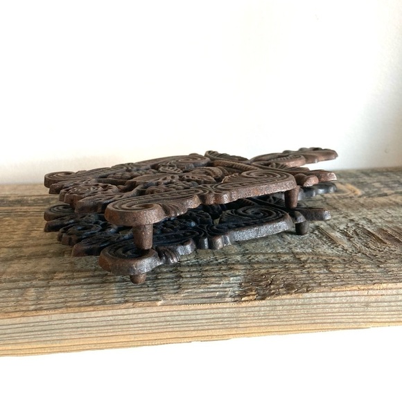 Cast iron trivets set of 2 - Picture 4 of 4
